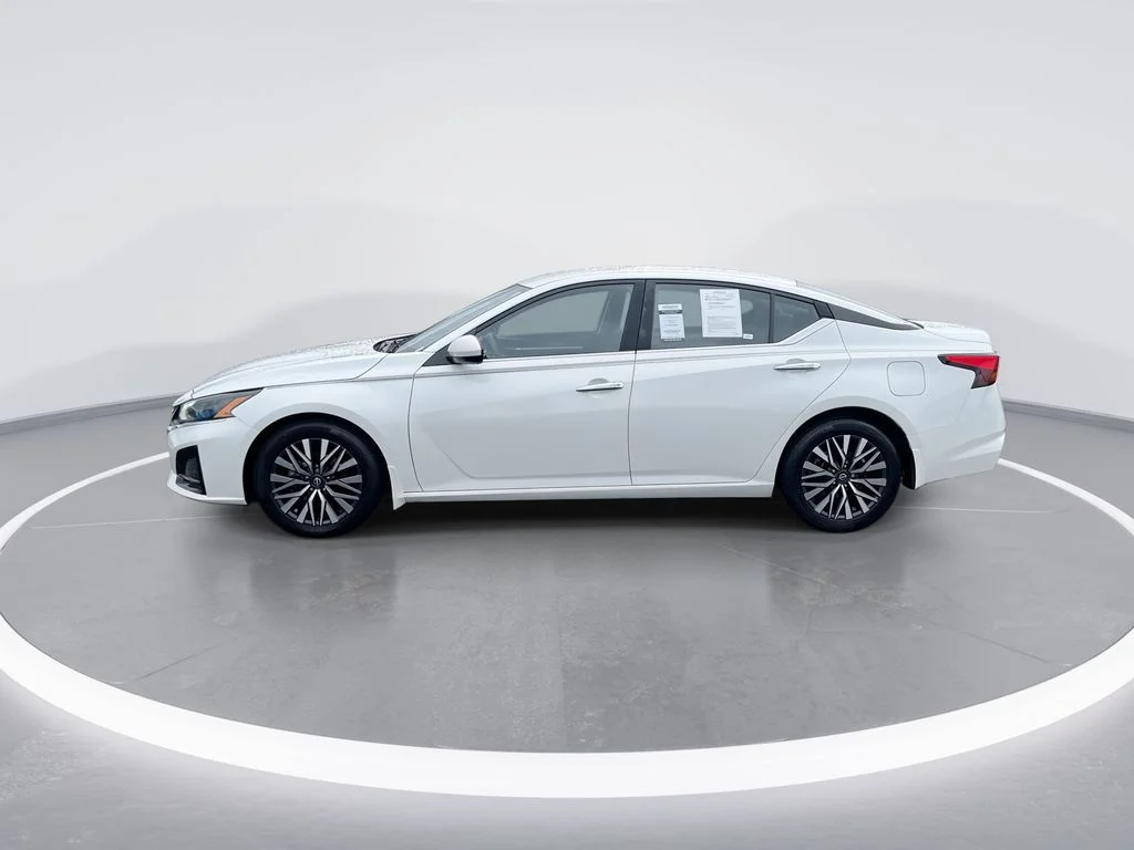 Used 2023 White Nissan 2.5 SV image 5