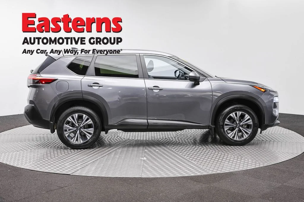 Used 2023 Gray Nissan SV image 4