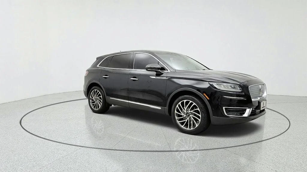 Used 2019 Infinite Black Metallic Lincoln Reserve AWD w/ Tech Package & Driver Assistance image 3