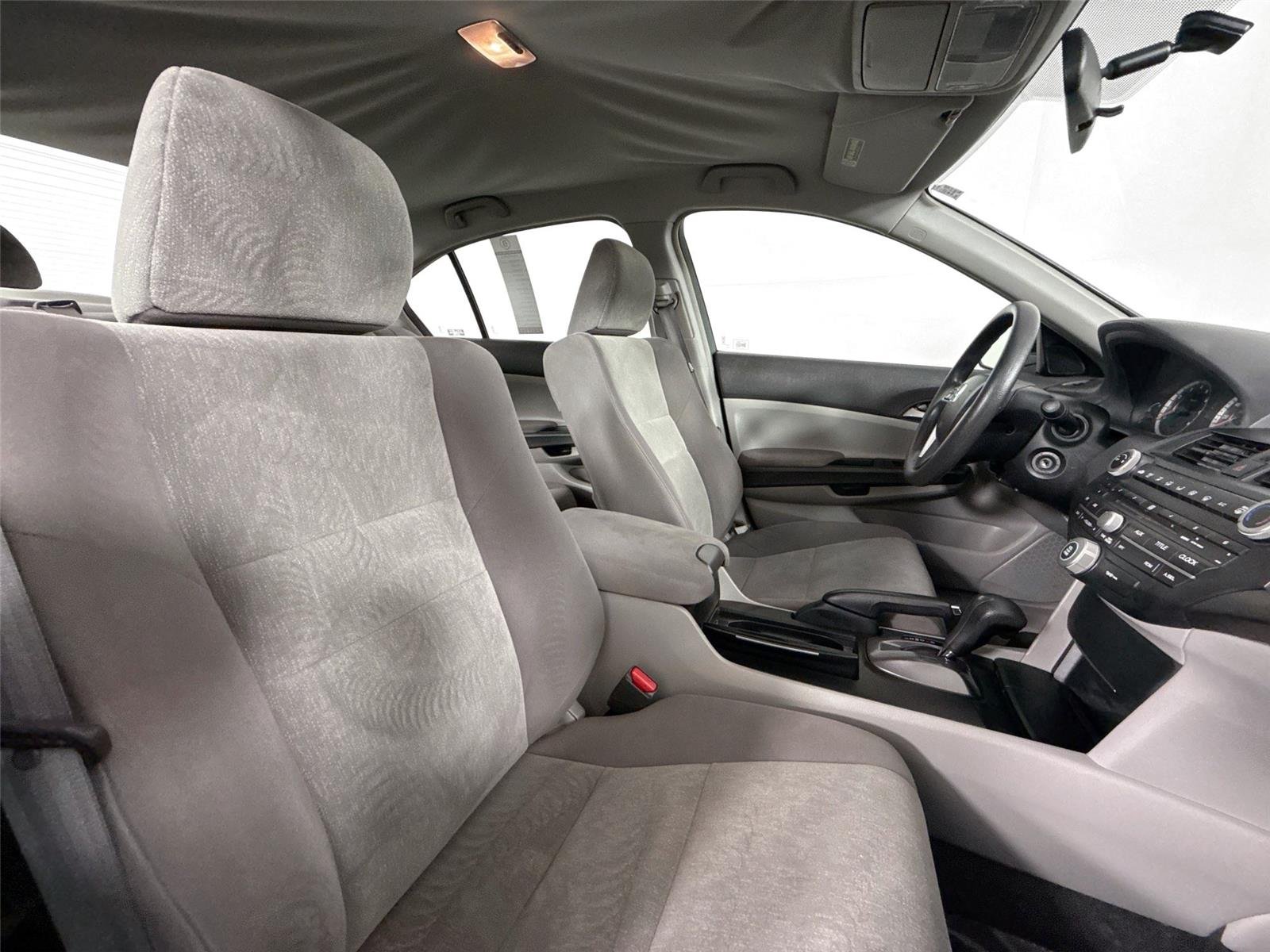 Used 2009 Alabaster Silver Metallic Honda LX image 35