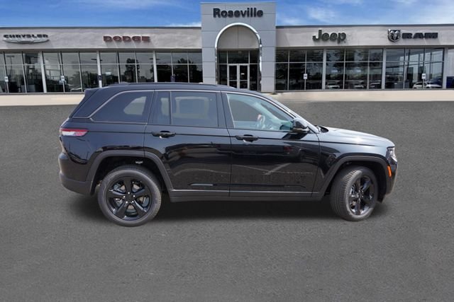 New 2026 Diamond Black Crystal Pearlcoat Jeep Limited image 2