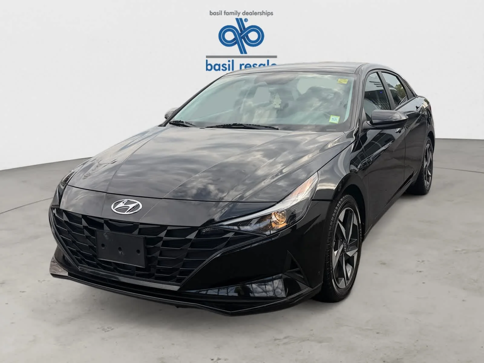 Used 2023 Phantom Black Hyundai SEL image 2