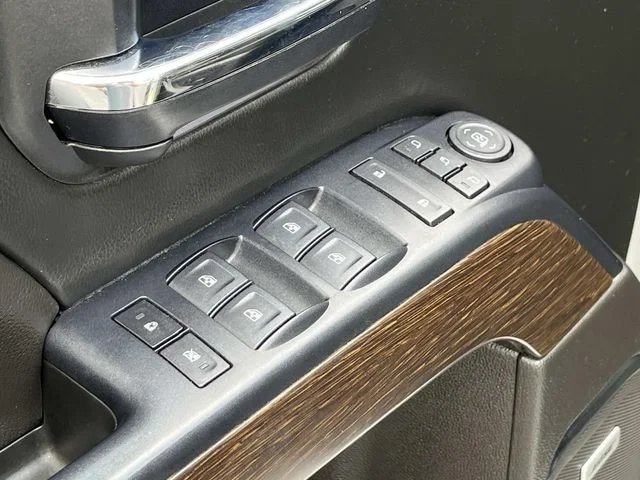 Used 2018 Silver GMC Denali image 27