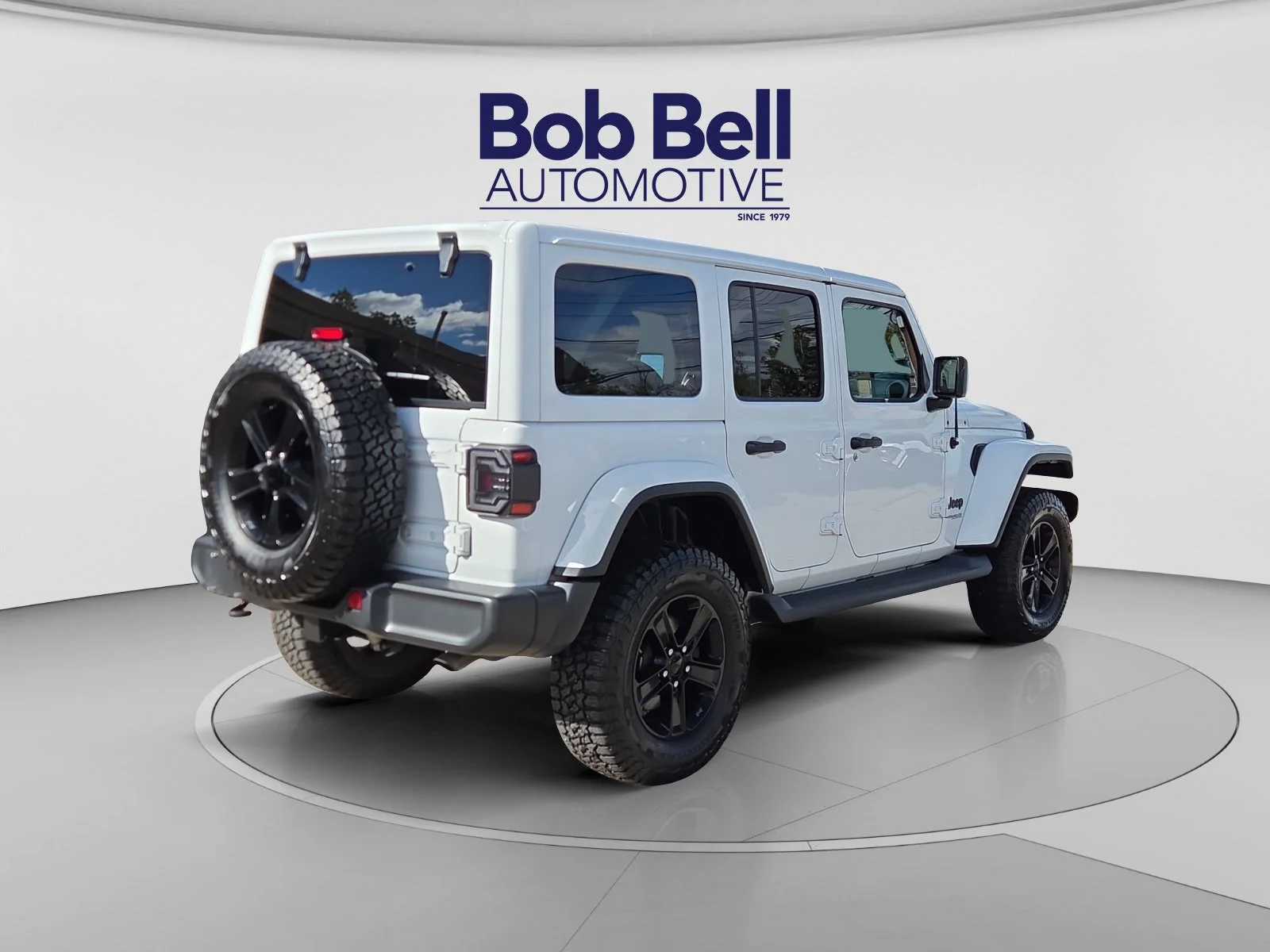 Used 2021 White Jeep Unlimited Sahara Altitude image 5