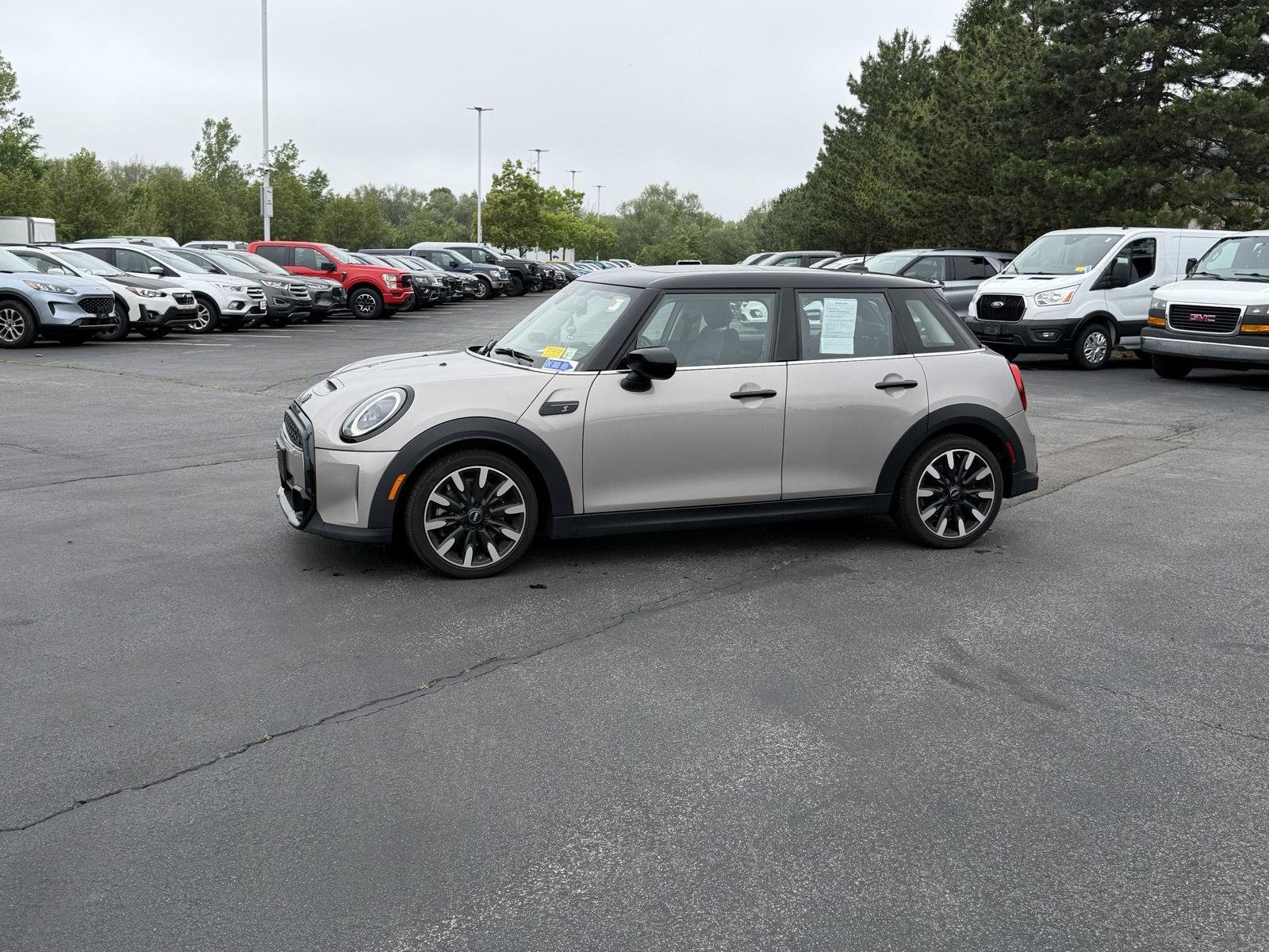 Used 2022 Rooftop Grey Metallic MINI Cooper S image 4
