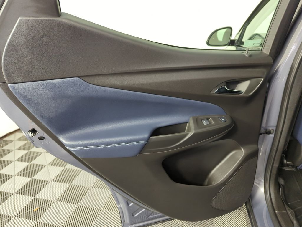 Used 2023 Gray Chevrolet Premier image 27