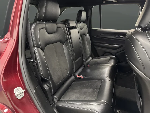 Used 2023 Velvet Jeep Altitude X image 29