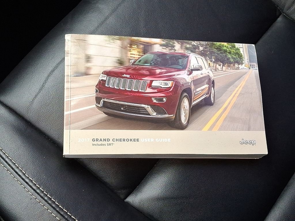 Used 2017 Diamond Black Crystal Pearlcoat Jeep Limited image 26