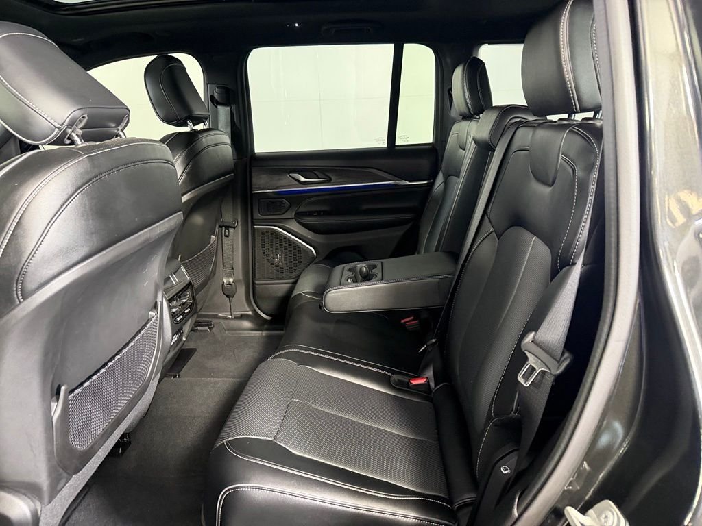Certified Used 2024  Jeep Overland image 21