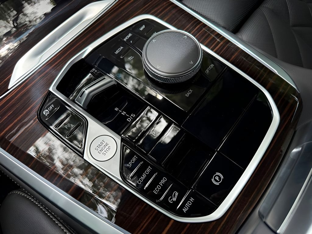 New 2026 Manhattan Green Metallic BMW xDrive40i image 19