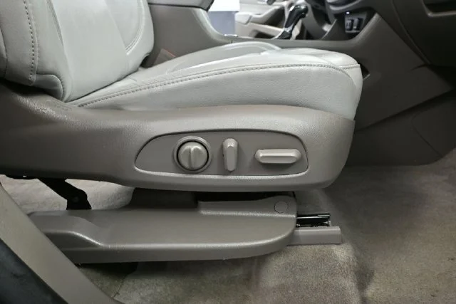 Used 2018 Gray Chevrolet 3LT image 39