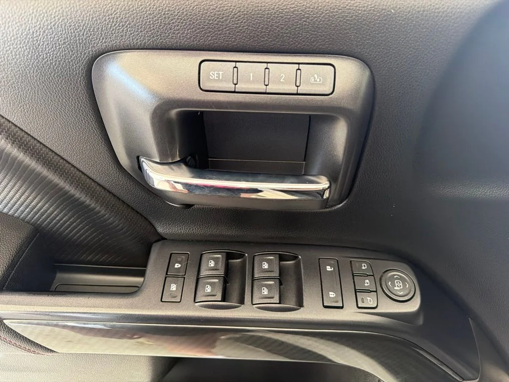 Used 2015 White Diamond Tricoat GMC SLT image 18