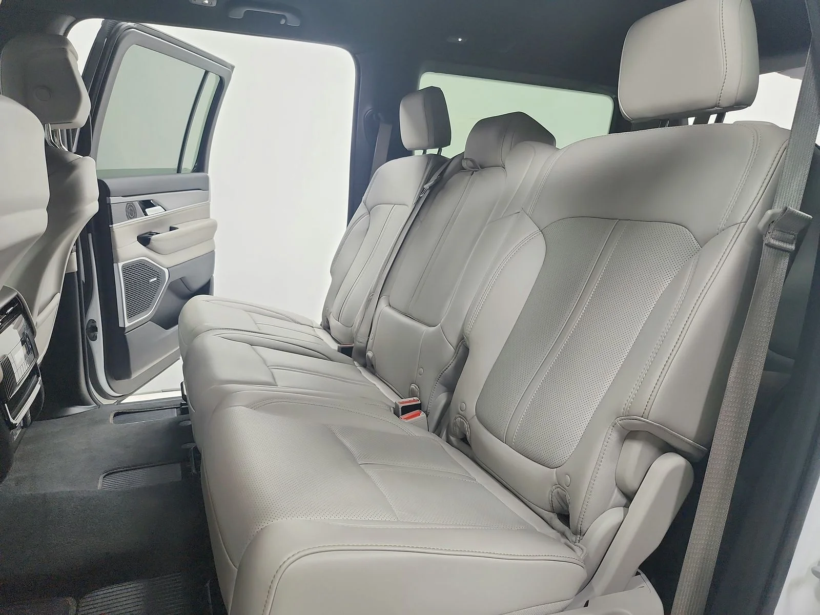 Used 2025 Bright White Clearcoat Jeep Base image 38