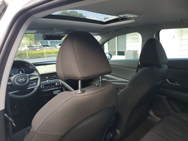 2025 Hyundai Elantra SEL - Photo 25