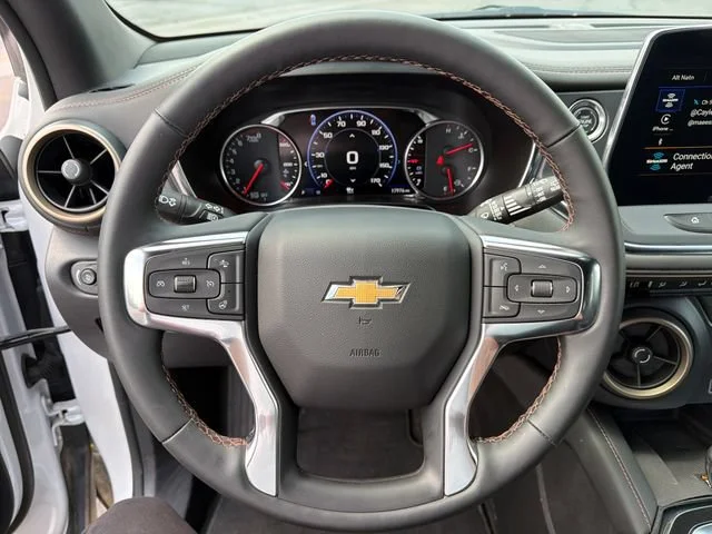 Used 2025 Iridescent Pearl Tricoat Chevrolet Premier image 18