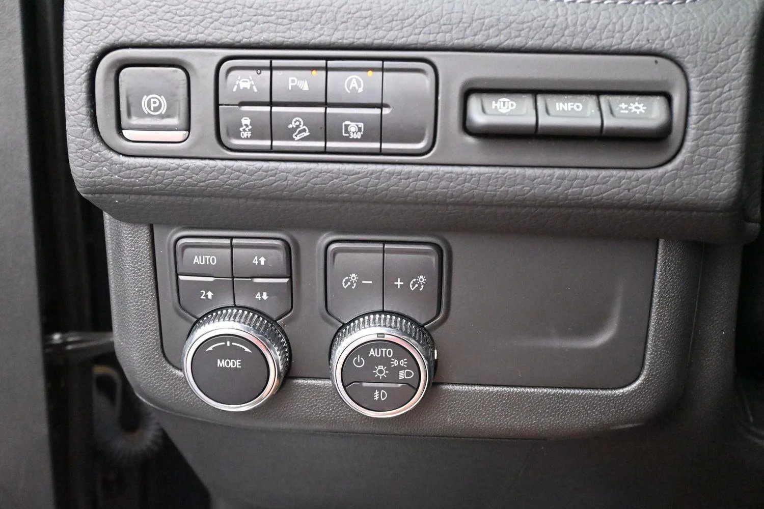 Used 2024 Onyx Black GMC Denali image 23