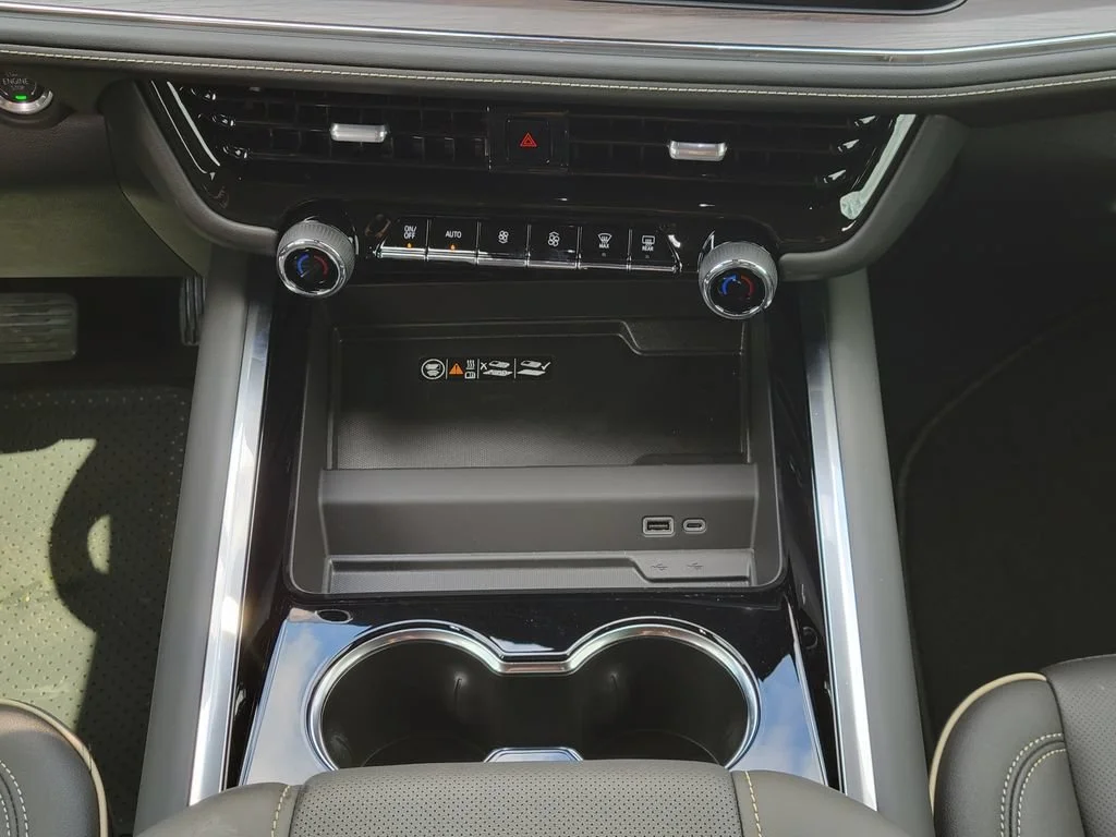 2026 Chevrolet Suburban Premier - Photo 24