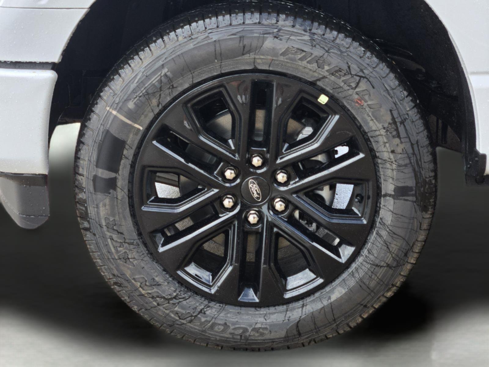 New 2026 Oxford White Ford XLT image 7