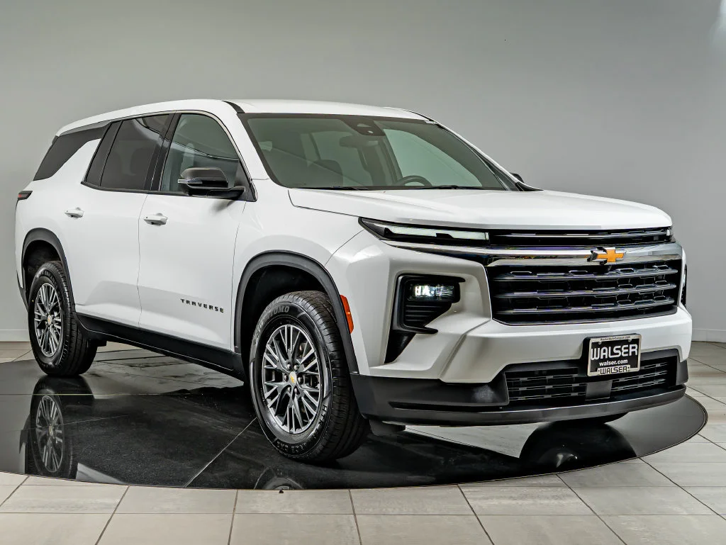 Used 2024 Summit White Chevrolet LS image 3