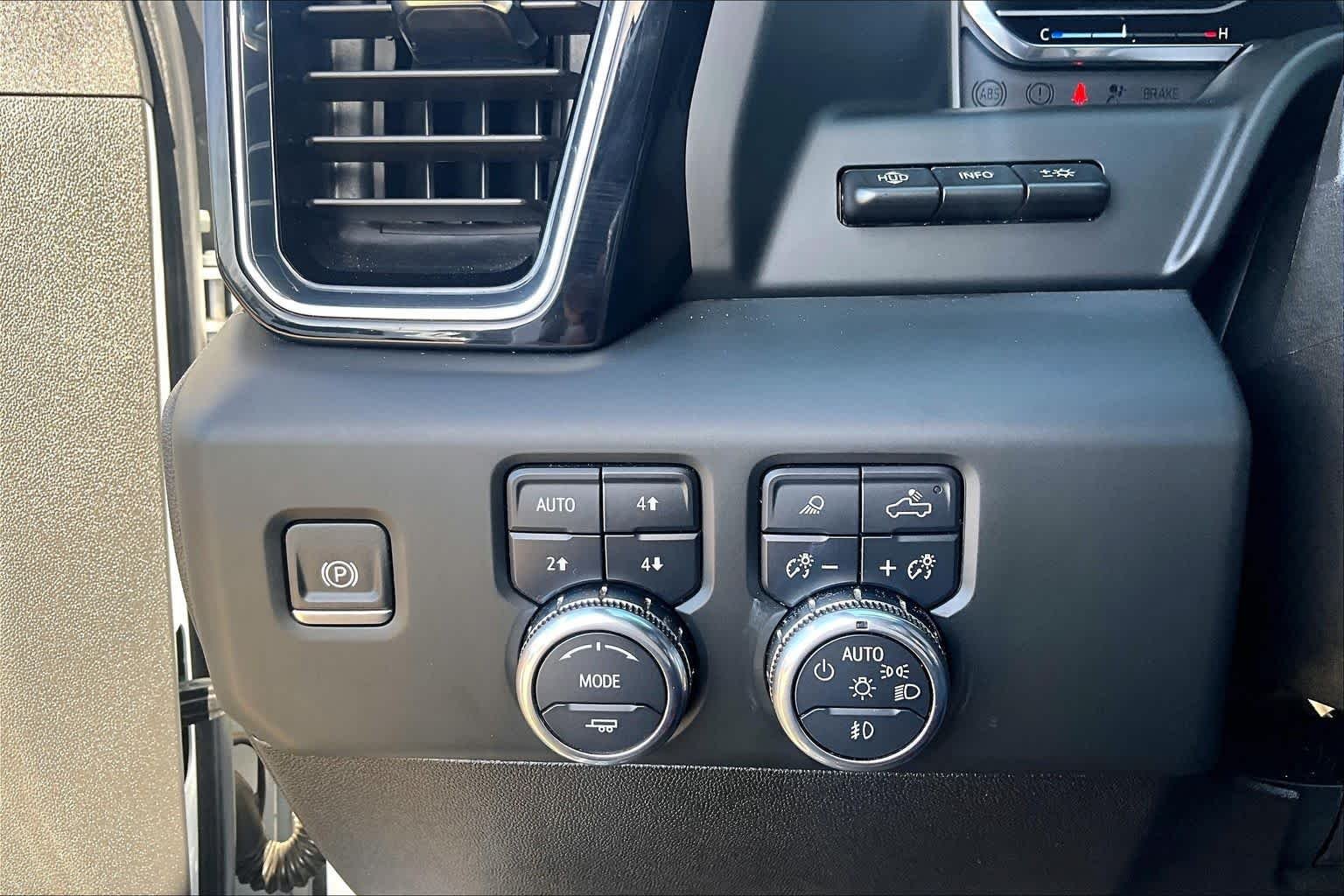 Used 2024 White Frost Tricoat GMC Denali Ultimate image 36