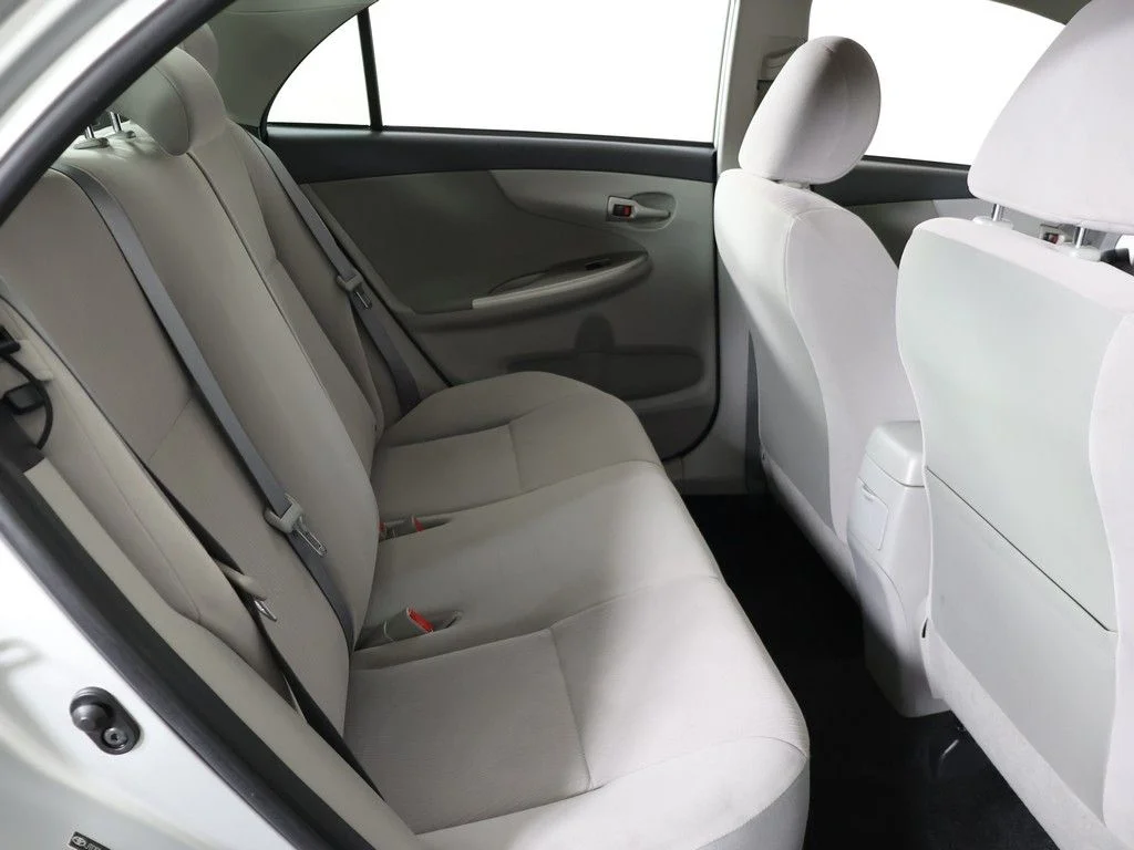 Used 2011 Silver Toyota LE image 28
