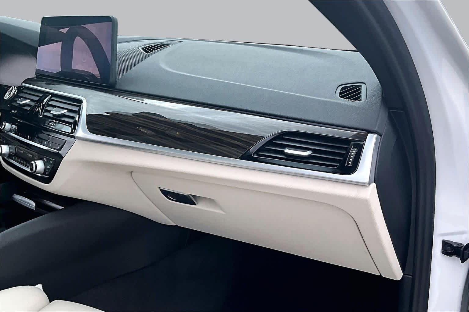 Used 2021 Mineral White Metallic BMW 540i image 17