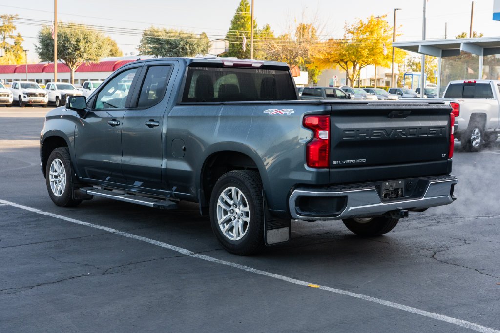 Used 2019 Blue Chevrolet LT image 4