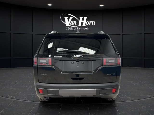 New 2026 Diamond Black Crystal Pearl-Coat Exterior Paint Jeep Limited image 4