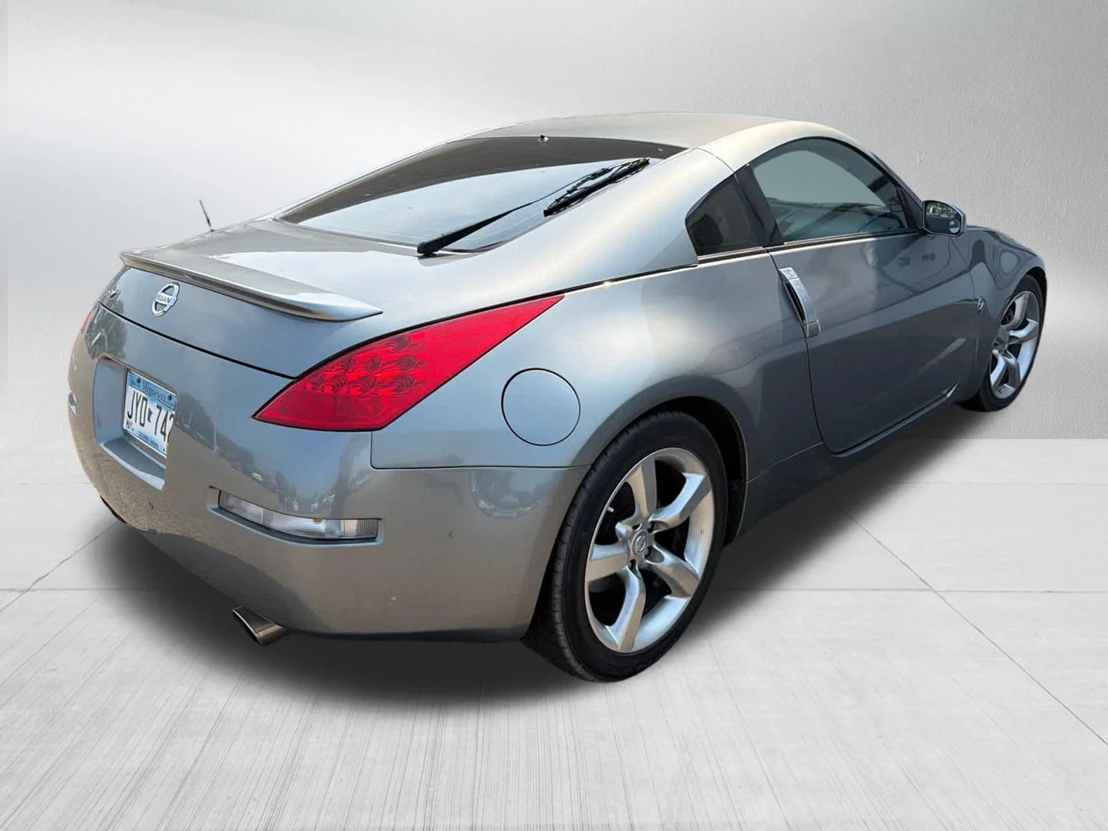 Used 2006 Silverstone Metallic Nissan Enthusiast image 3