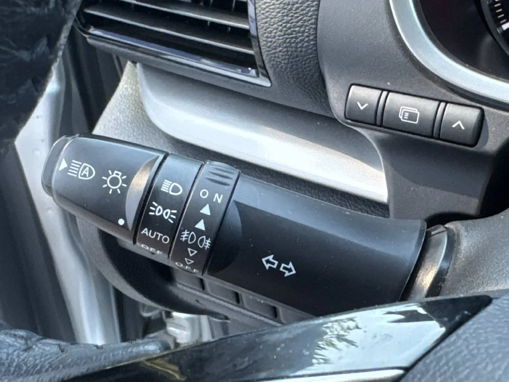 Used 2025 Alloy Silver Metallic Mitsubishi  image 41