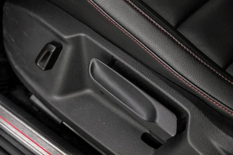 Used 2020 Tornado Red Volkswagen SE image 31