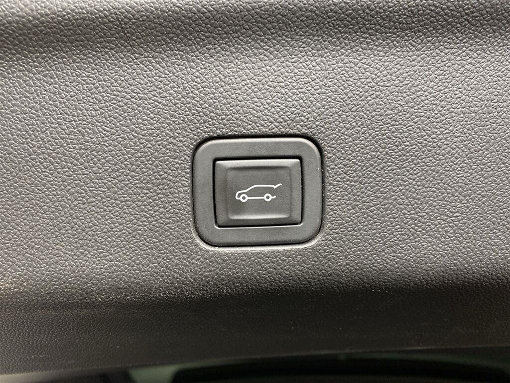 Used 2025 Onyx Black GMC AT4 image 32