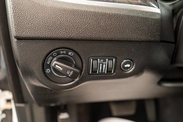 Used 2023 White Chrysler Touring image 23
