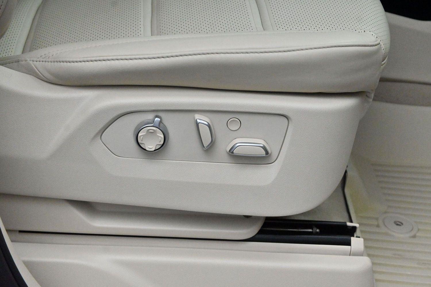 Used 2024 Crystal White Tricoat Cadillac Sport Platinum image 39