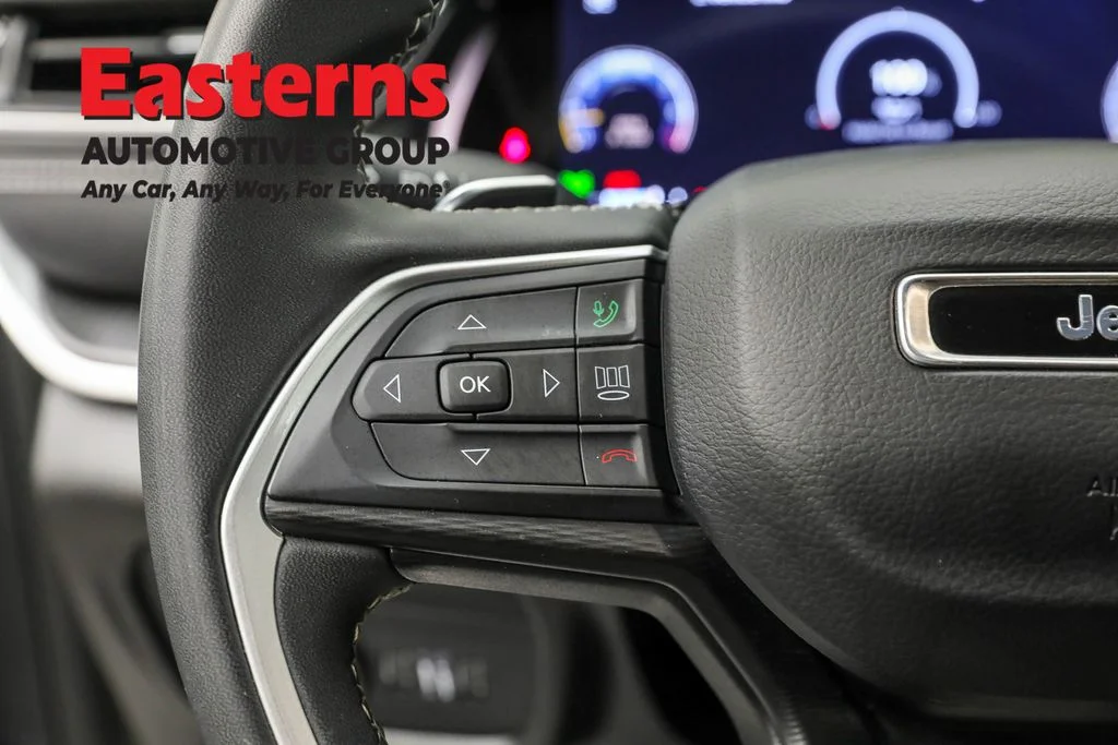 Used 2023 Gray Jeep Laredo image 15