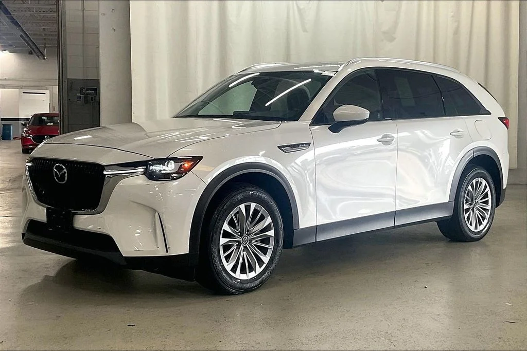 Used 2024 White Mazda Preferred image 12