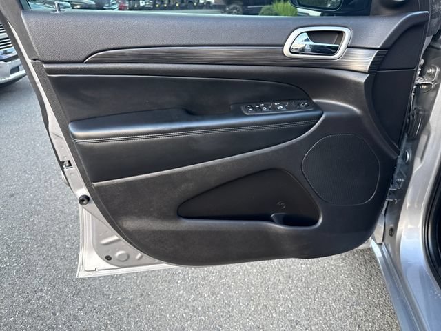 Used 2021 Billet Silver Metallic Clearcoat Jeep Laredo X image 15