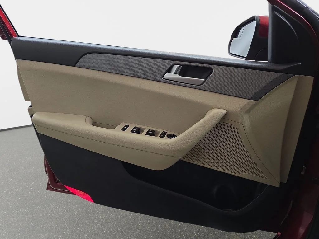 Used 2015 Venetian Red Metallic Hyundai SE image 26