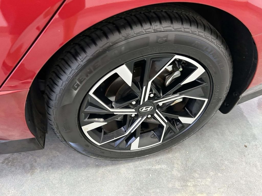 Used 2024 Red Hyundai SEL image 9