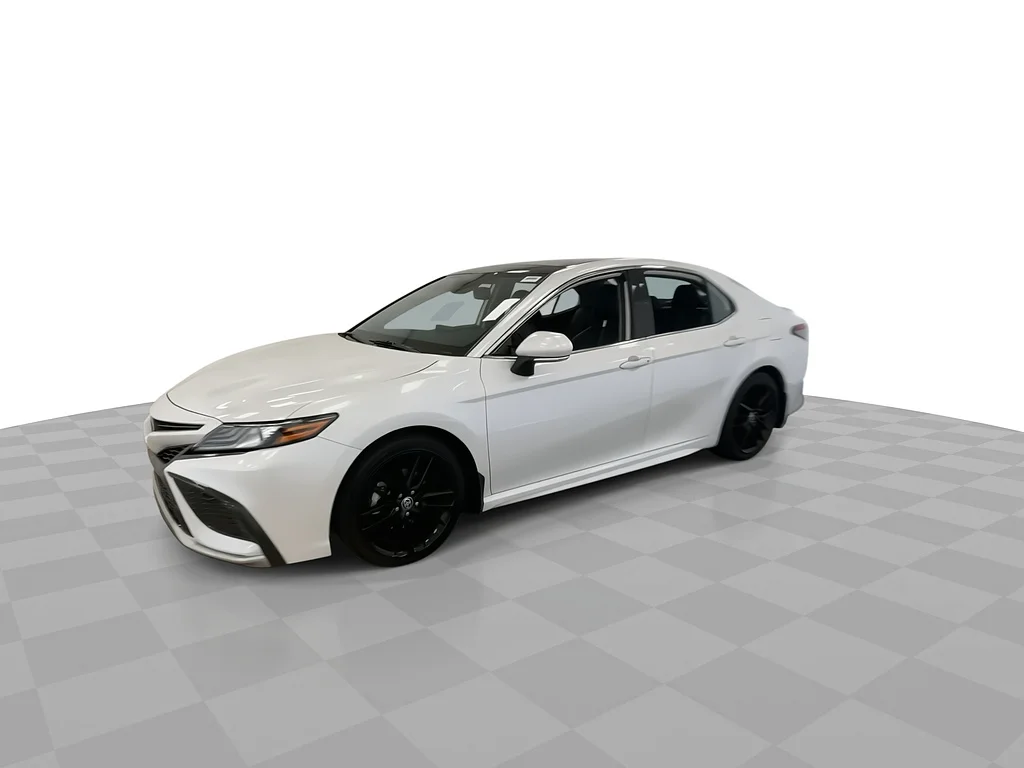 Used 2022  Toyota XSE image 6