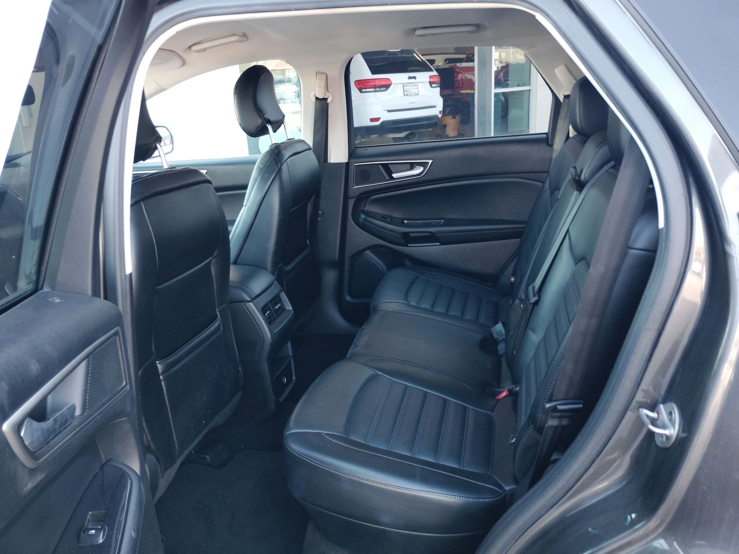 Used 2015 Gray Ford SEL image 9