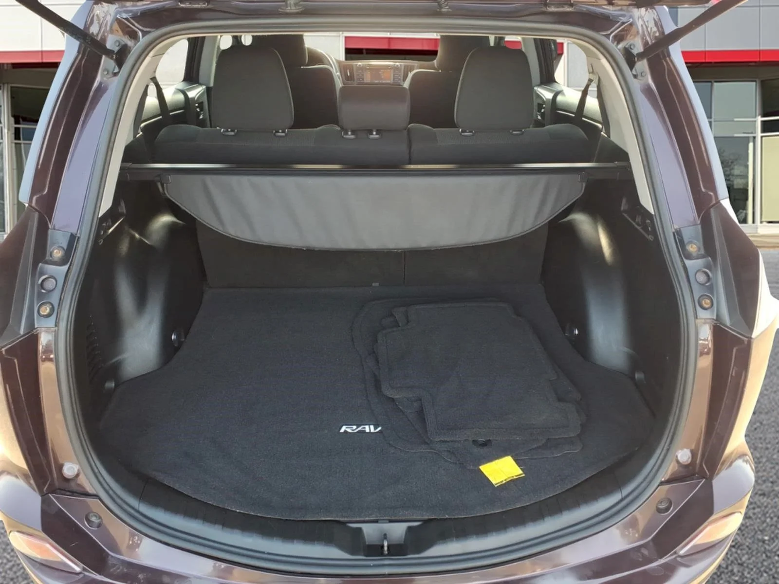 Used 2018 Black Toyota XLE image 19