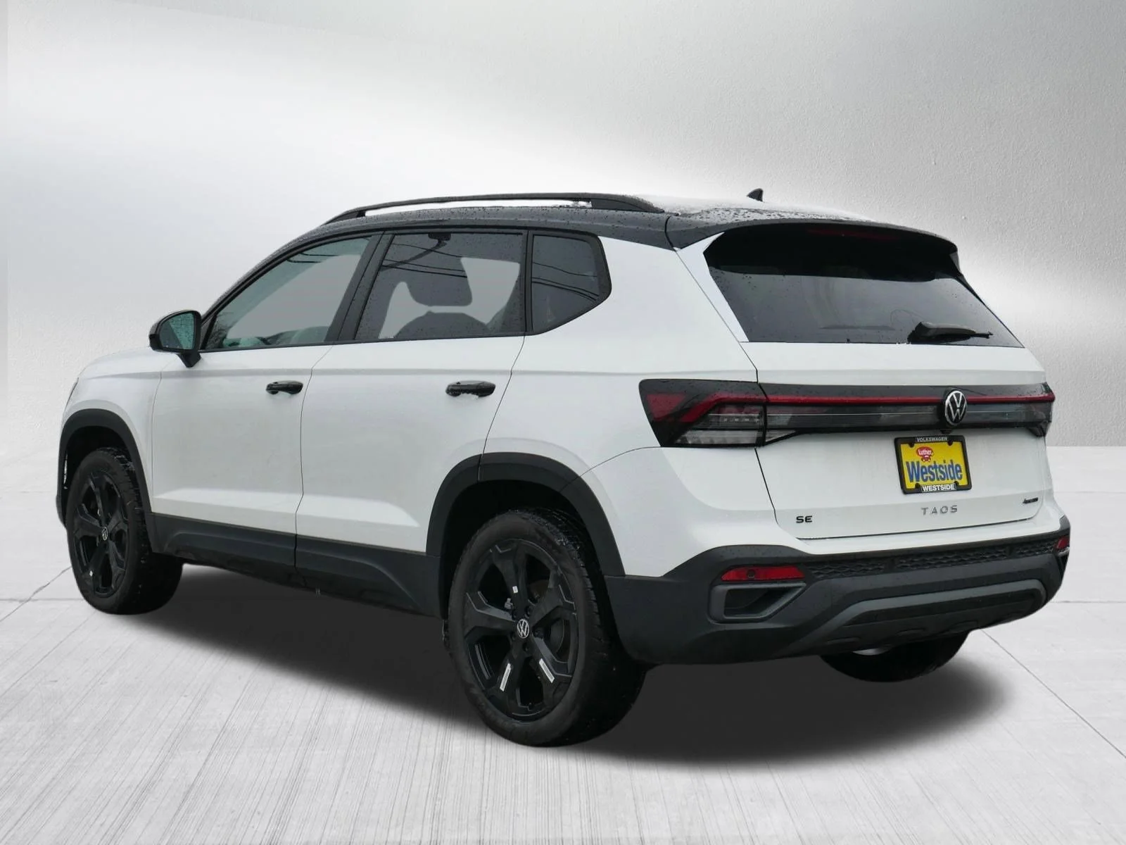 New 2026 Pure White w/Deep Black Roof Volkswagen SE Black image 2