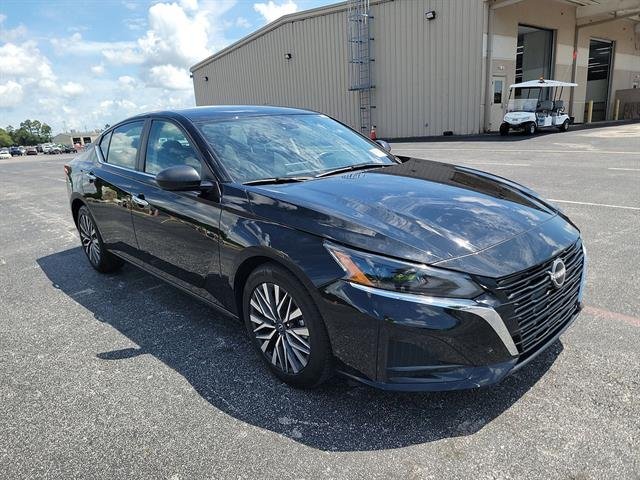 Used 2025 Super Black Nissan 2.5 SV image 2