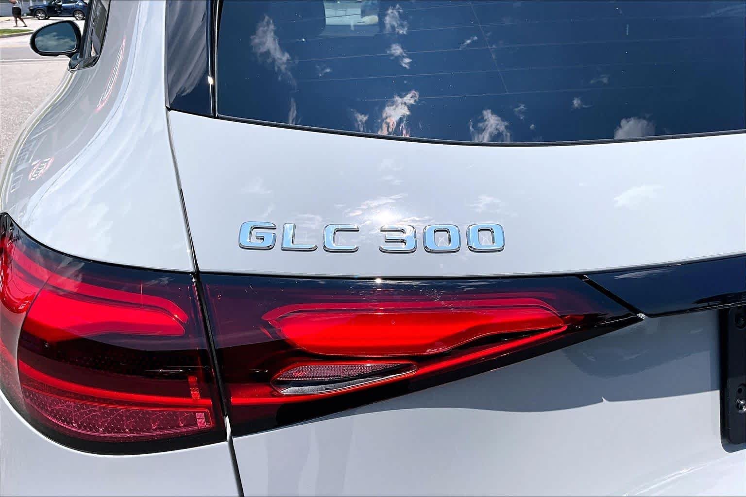 Certified Used 2026 MANUFAKTUR Alpine Grey Mercedes-Benz GLC 300 image 32