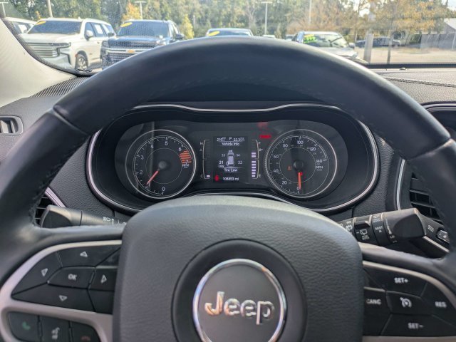 Used 2019 White Jeep Latitude Plus image 30