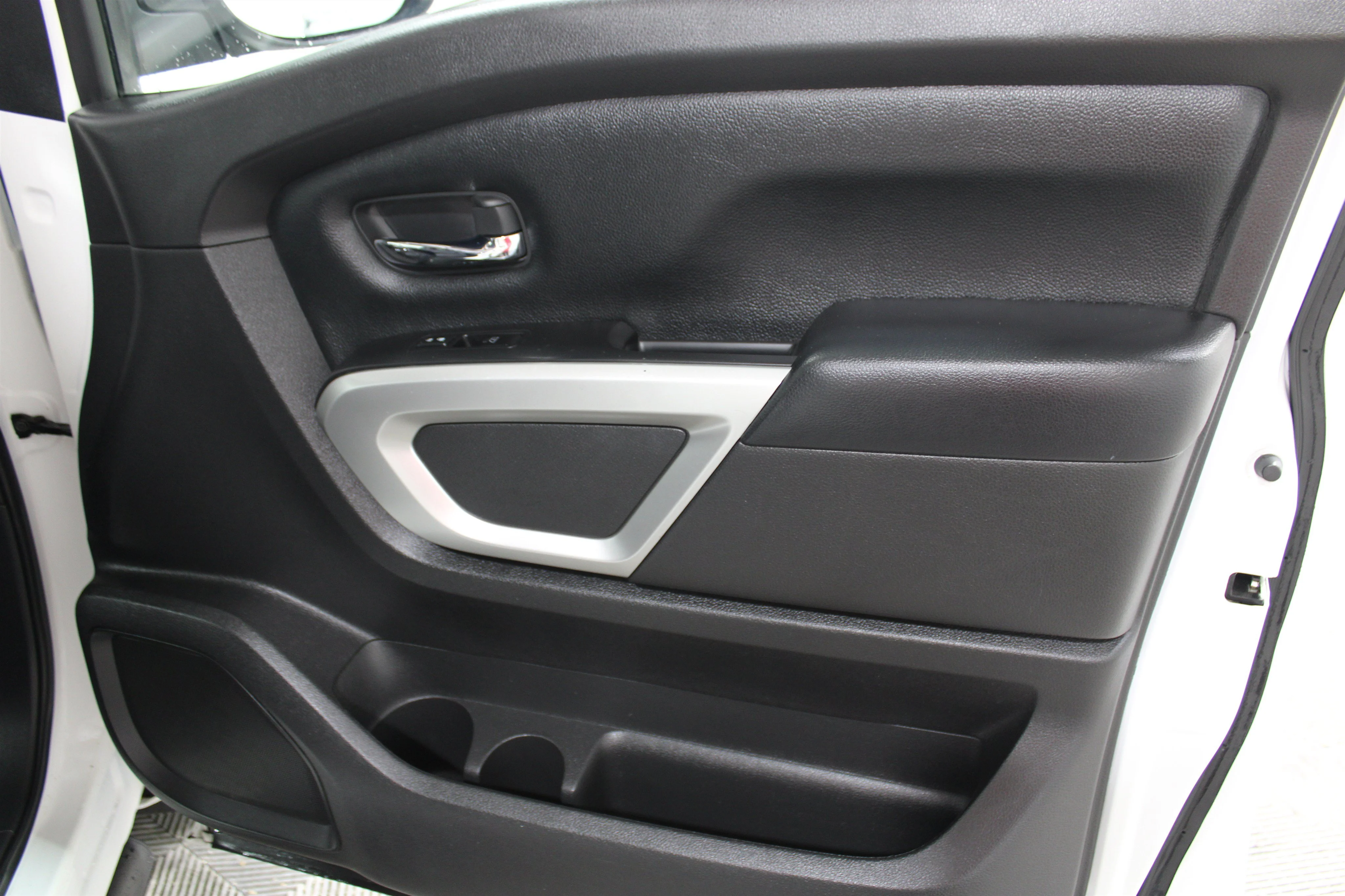2021 Nissan Titan SV - Photo 24