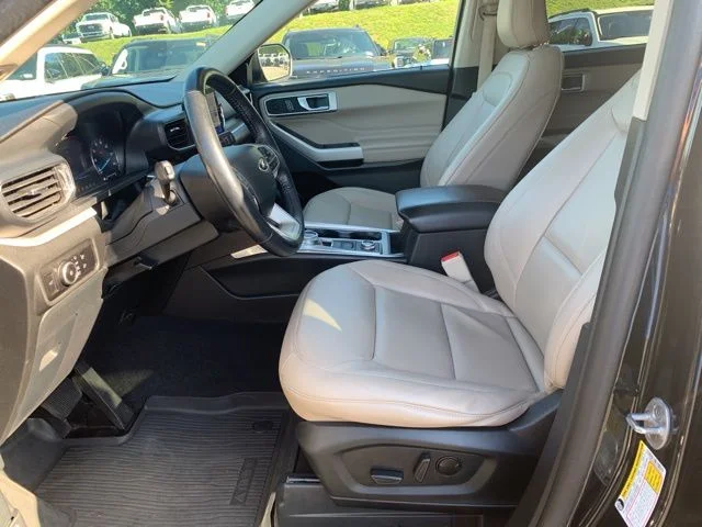 Used 2023 Agate Black Metallic Ford XLT image 24