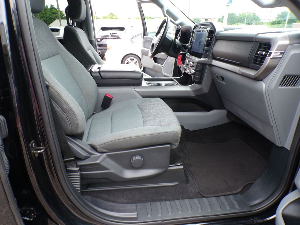 Used 2024 Black Metallic Ford XLT image 28