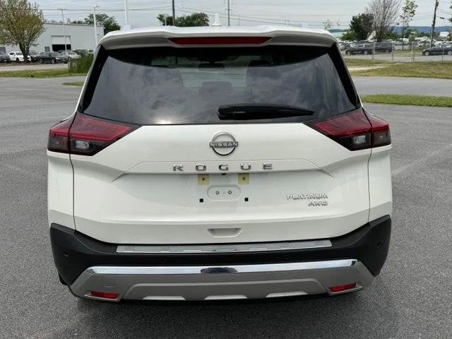 Used 2023 Pearl White Nissan Platinum image 6